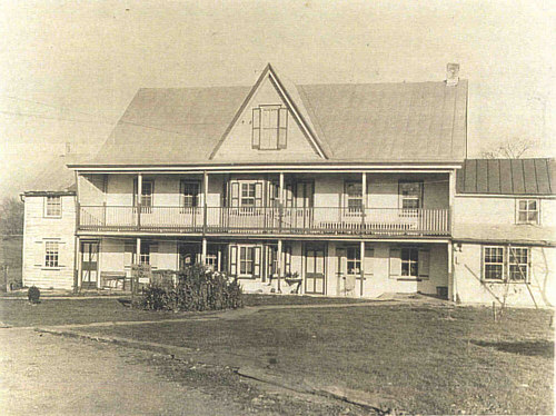 Photo of house taken in the 1930's